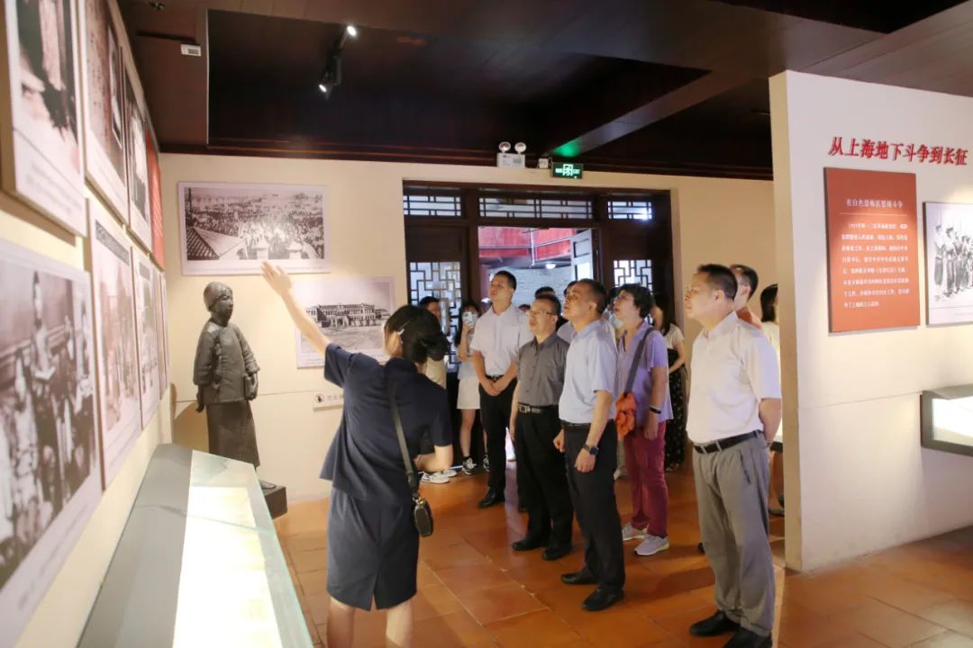 自治區檢察院到鄧穎超紀念館開展廉政教育活動